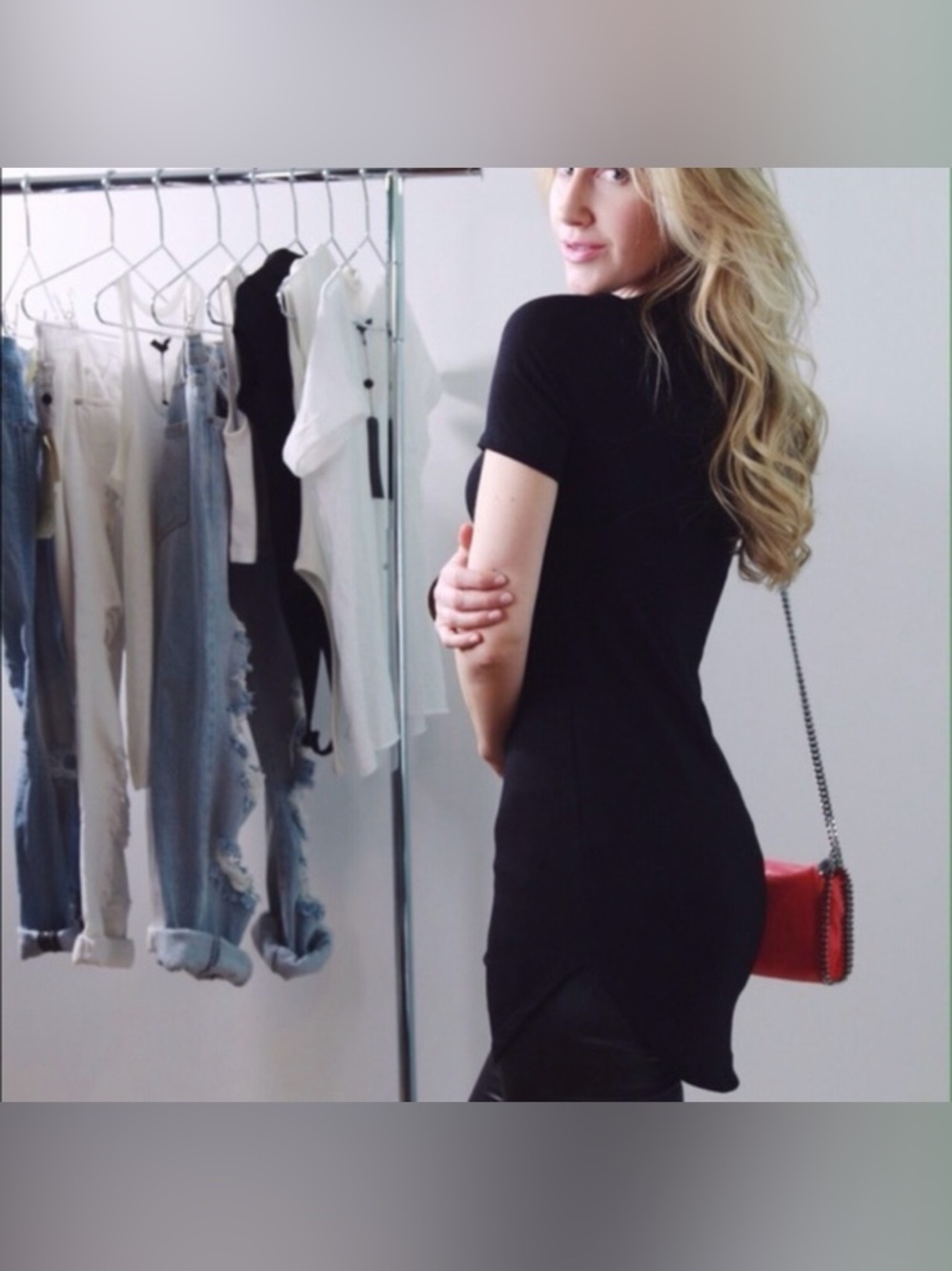 Black Curved Hem Short Sleeve Top / S / Excellent Condition! / 11thstreet - Picture 2 of 4
